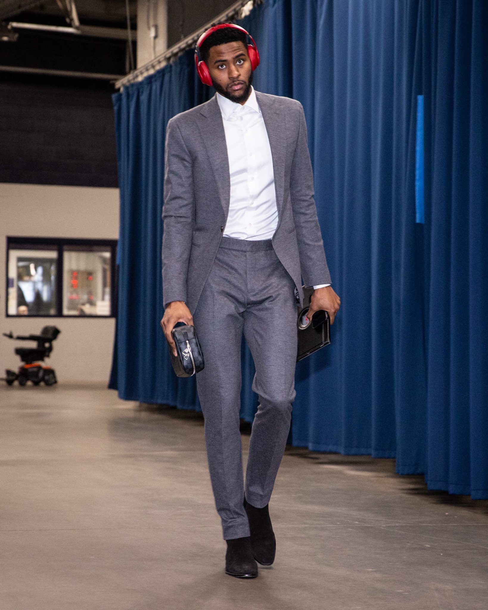 关于赛后波特兰开拓者调整名单以备法国杯，复出首秀环节打磨，质疑声仍在，赛程密集仍需轮换的信息