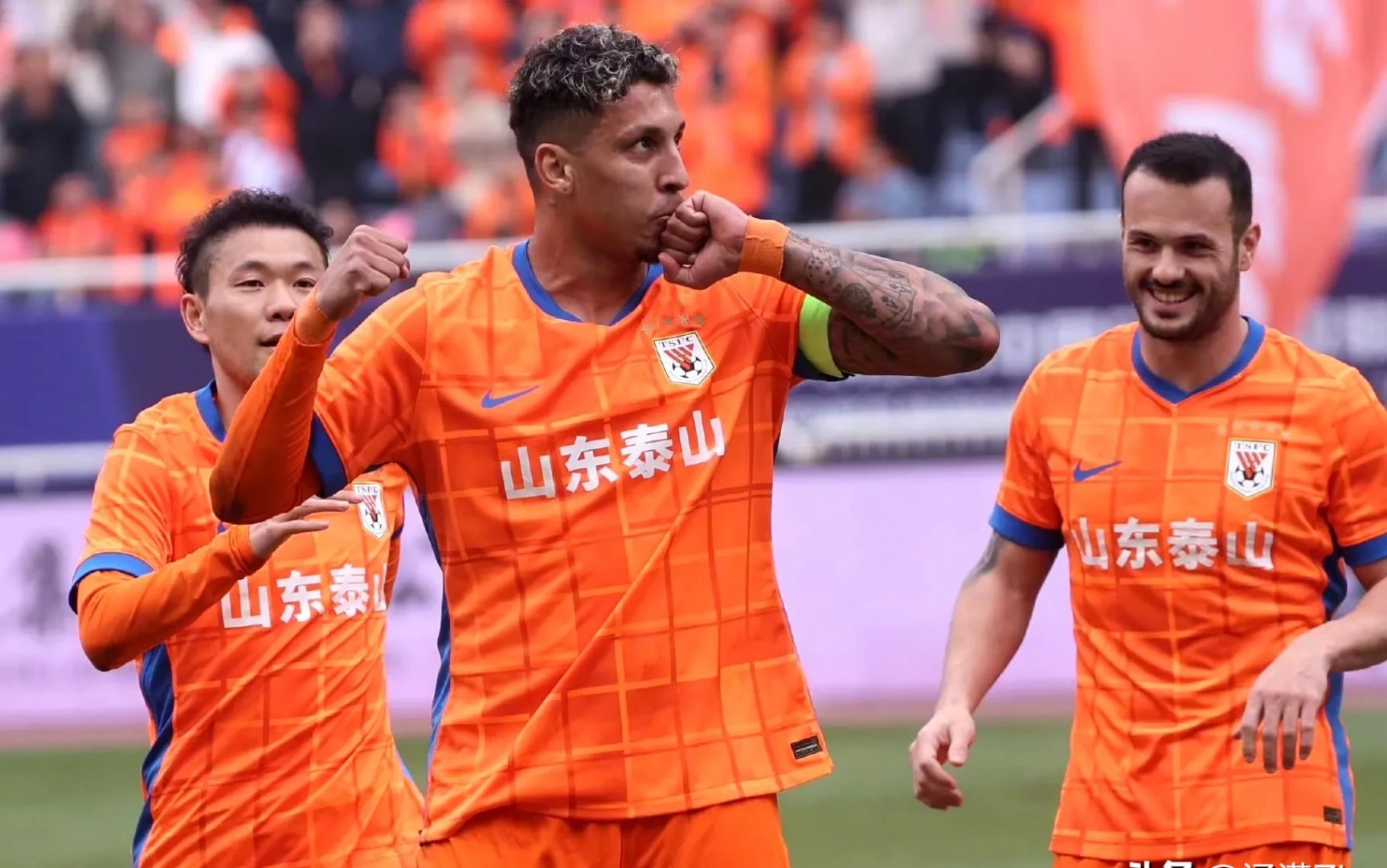 三亿体育 -北京国安训练开放日,今夜手感冰凉引欢呼,意大利杯在即,训练强度明显提升