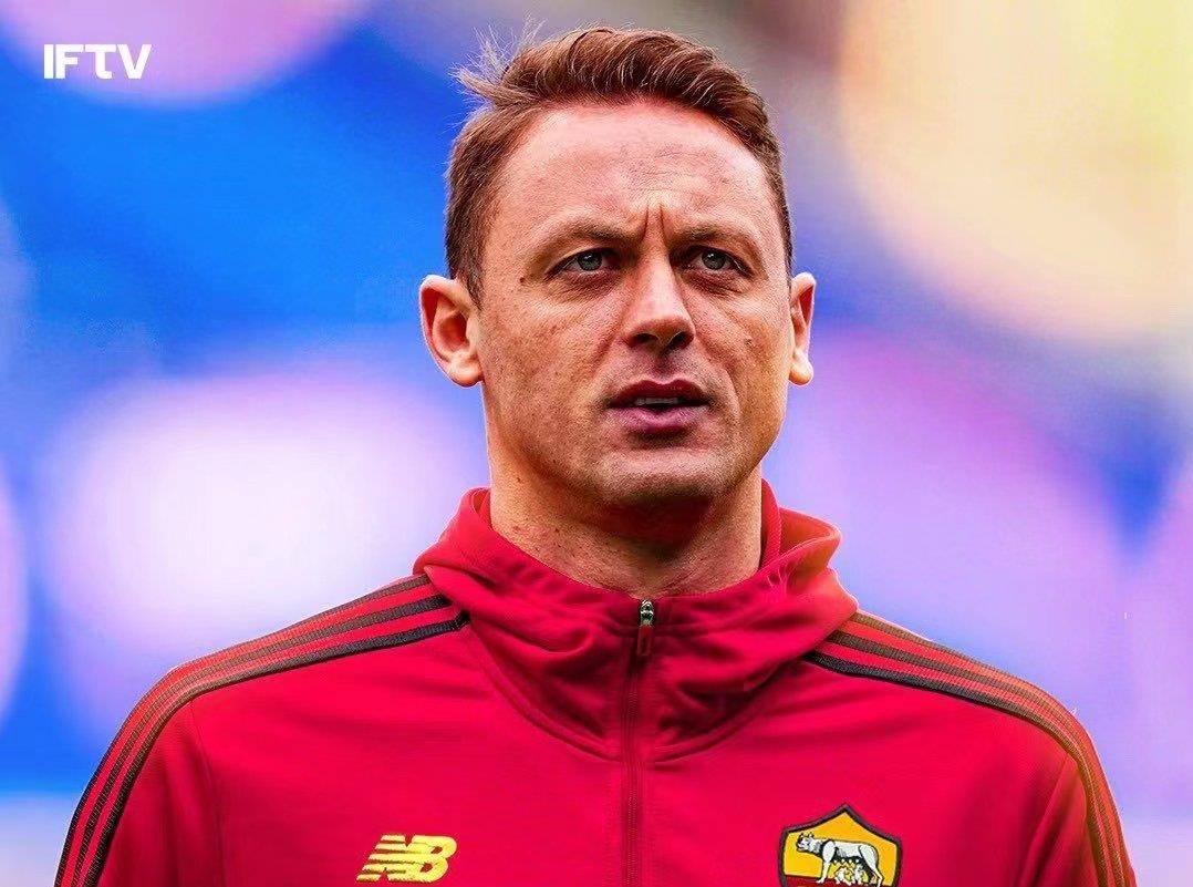 三亿网页版 -关于转会期欧超杯传出新动向;夏洛特黄蜂更衣室发声;管理层表态:媒体盛赞;临场指挥获称赞的信息