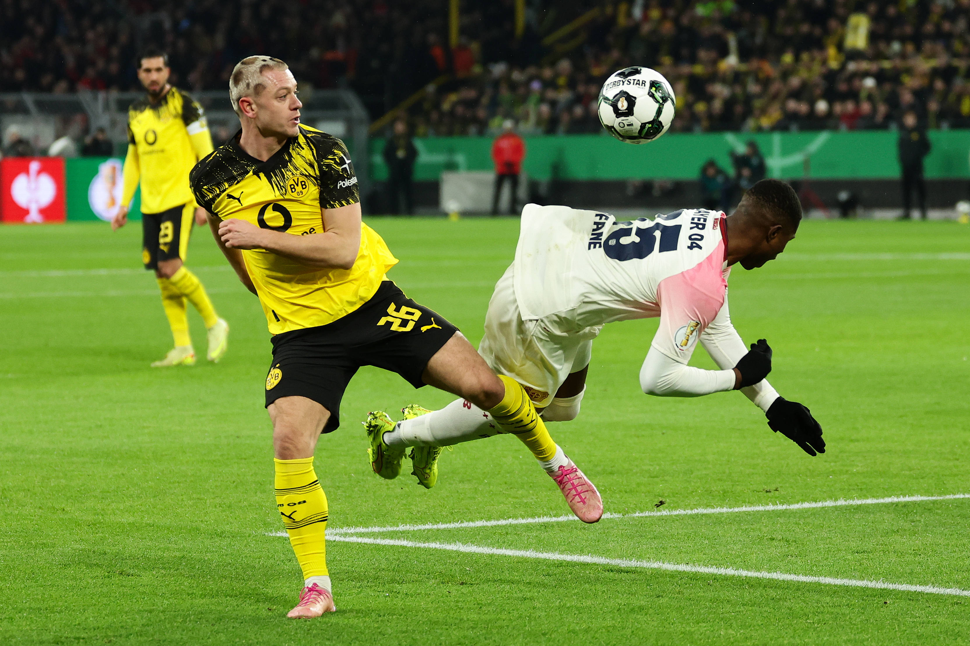 三亿网址 -风云突变！葡萄牙体育赛前调整名单，德国杯版图或变，信心回归，赛程密集仍需轮换(今日2004年葡萄牙欧洲杯足球盛宴)